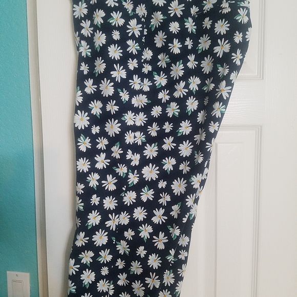 Old Navy crop pants 16W and tie front blouse XXL - Picture 3 of 4